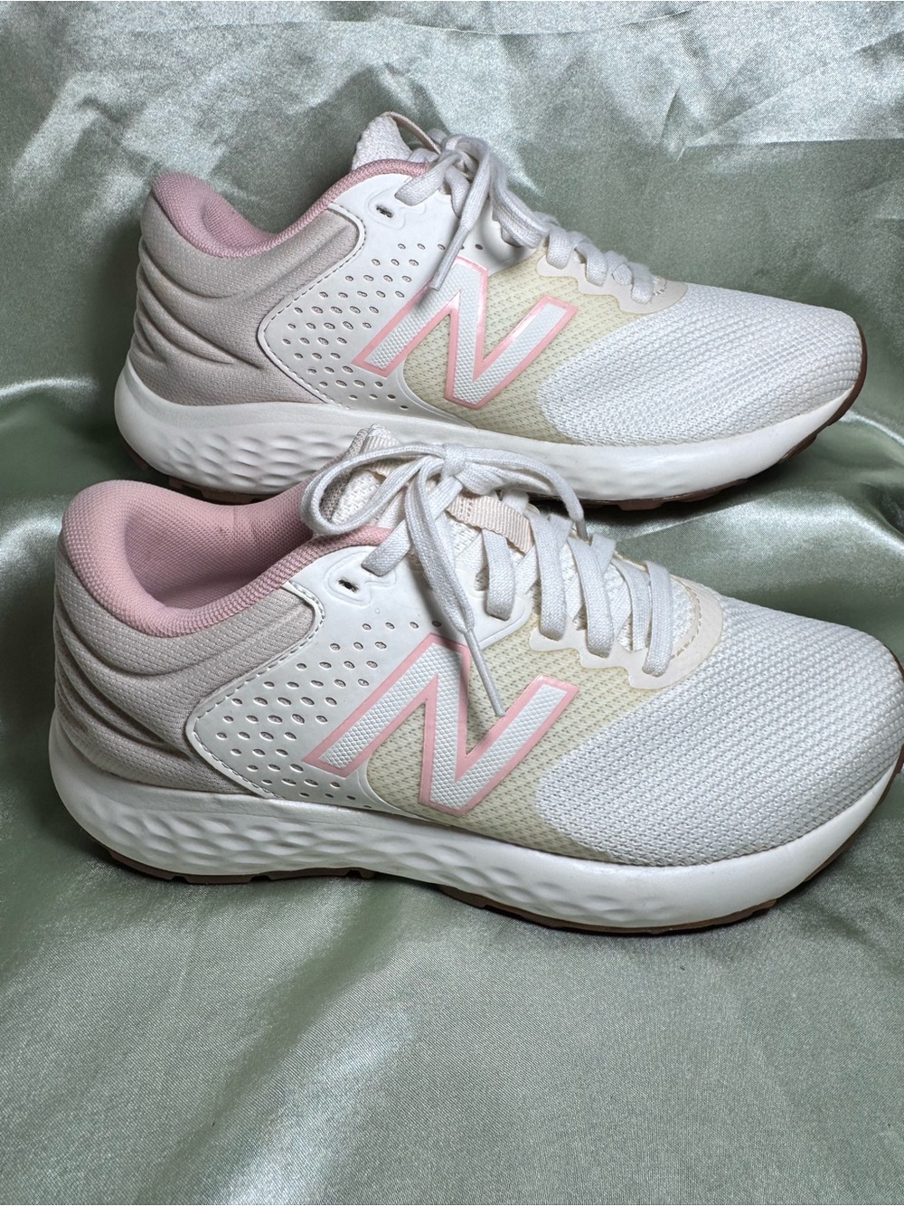 New Balance 520 v7 White Pink Running Shoes Sneakers W520MW7 Women’s Size 6
